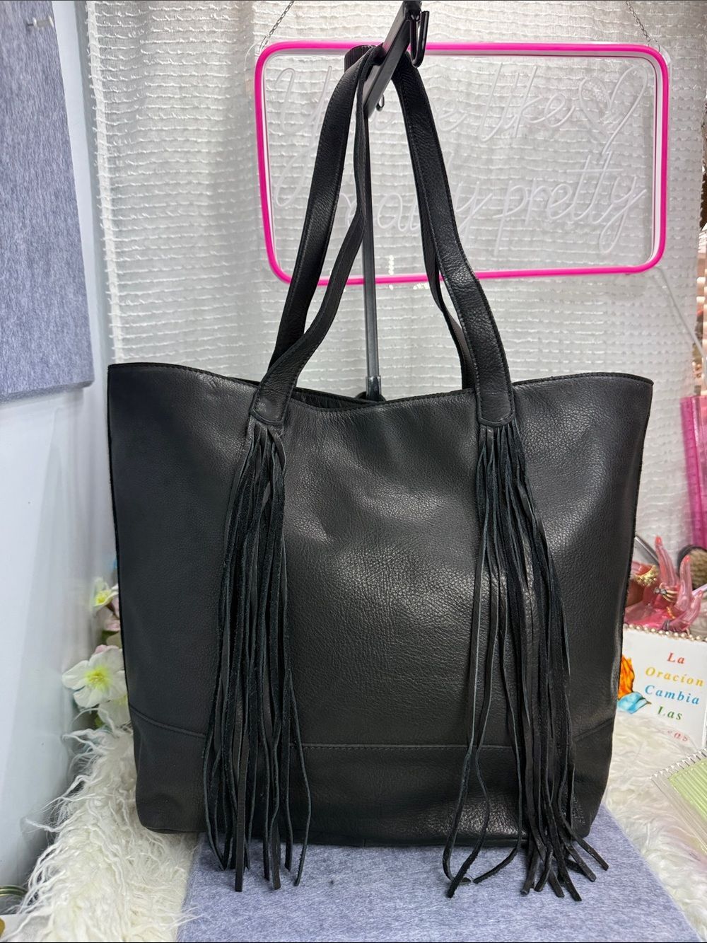 (X) Large Lucky Brand tote bag in black cowhide leather with tassel